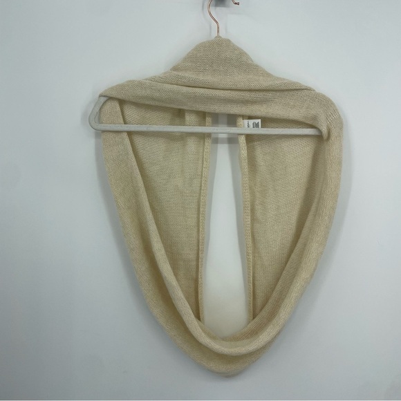 Halogen Cashmere blend cream gold infinity scarf - Picture 5 of 5